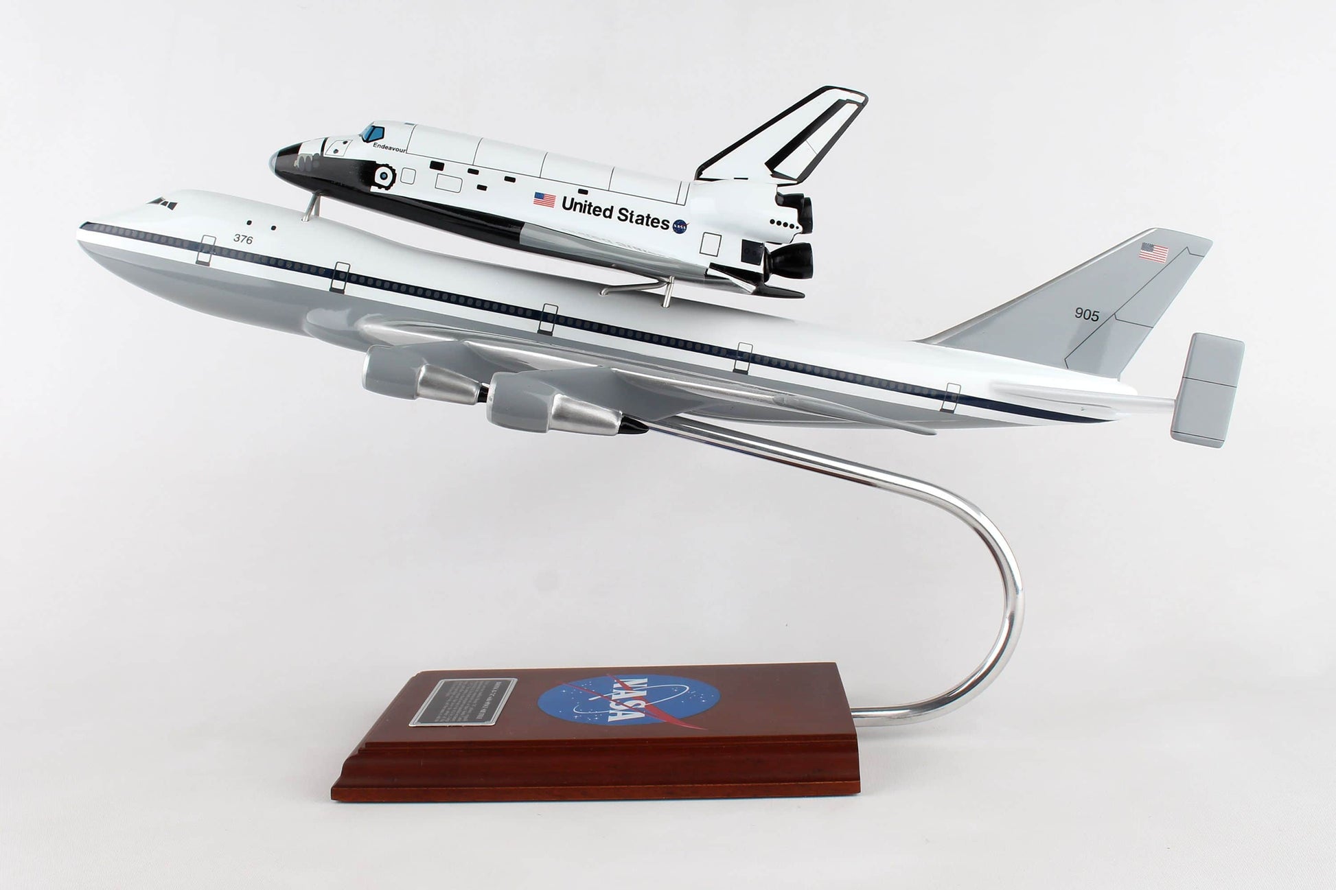 ALDO Creative Arts Collectibles Scale Model NASA Airplane Boeing 747 With Space Orbiter Shuttle Endeavour Wood Model Aircraft