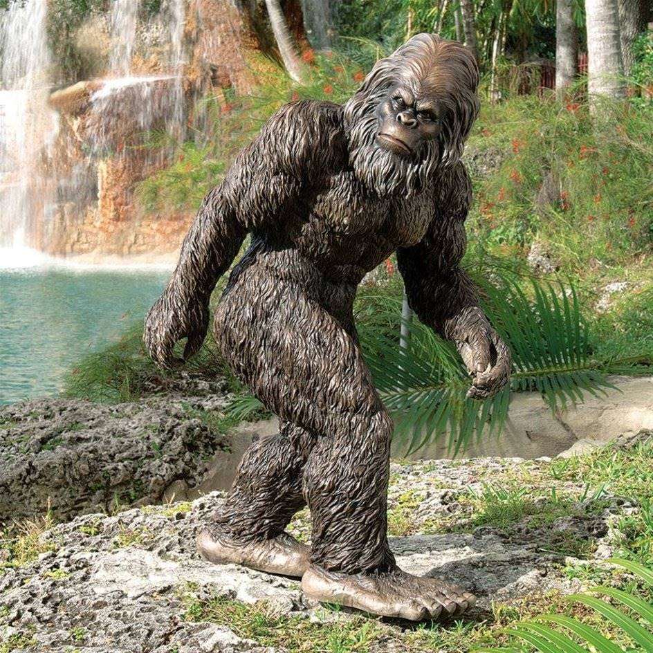 ALDO Décor>Artwork>Sculptures & Statues 19½"Wx16"Dx28½"H / NEW / Resin Bigfoot the Large Garden Yeti Statue