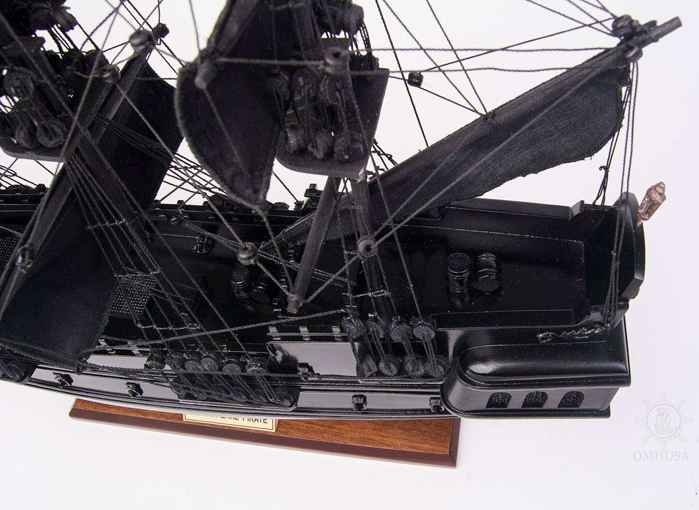 ALDO Hobbies & Creative Arts> Collectibles> Scale Model Black Pearl Pirates of The Caribbean Exclusive Edition Small Tall Ship Wood Model Sailboat Assembled