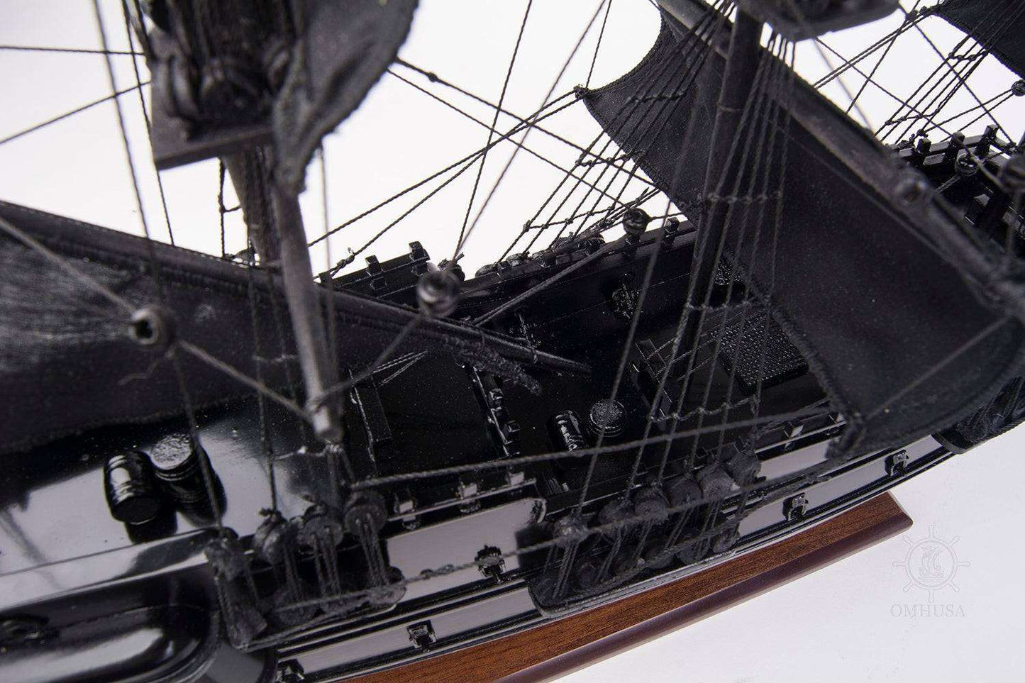 ALDO Hobbies & Creative Arts> Collectibles> Scale Model Black Pearl Pirates of The Caribbean Exclusive Edition Small Tall Ship Wood Model Sailboat Assembled