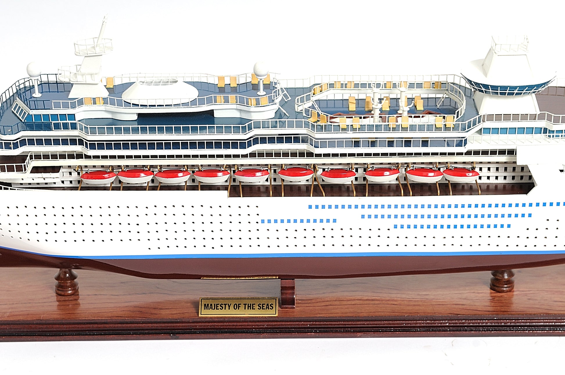 ALDO Hobbies & Creative Arts> Collectibles> Scale Model Majesty of the Seas Royal Caribbean Passenger Ship Ocean Liner Wood Model Assembled