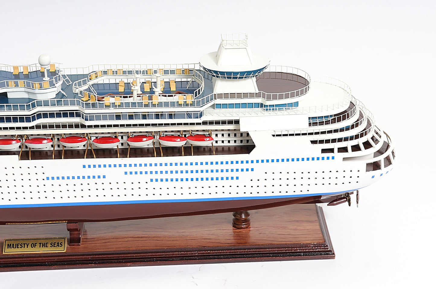 ALDO Hobbies & Creative Arts> Collectibles> Scale Model Majesty of the Seas Royal Caribbean Passenger Ship Ocean Liner Wood Model Assembled