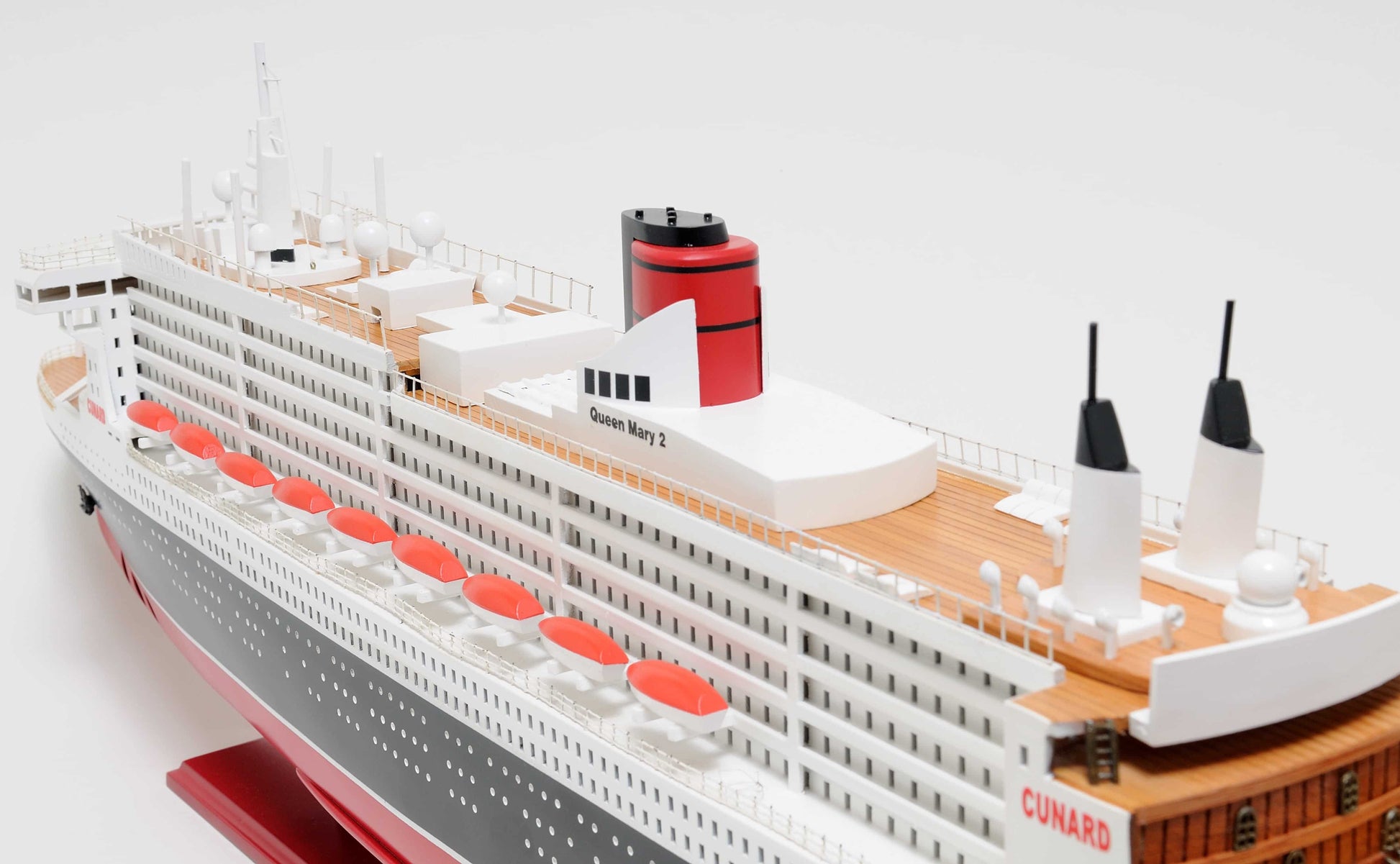 ALDO Hobbies & Creative Arts> Collectibles> Scale Model Queen Mary II Largest and Most Luxurious Passenger Ship Ocean Liner Ever Built Wood Model Assembled