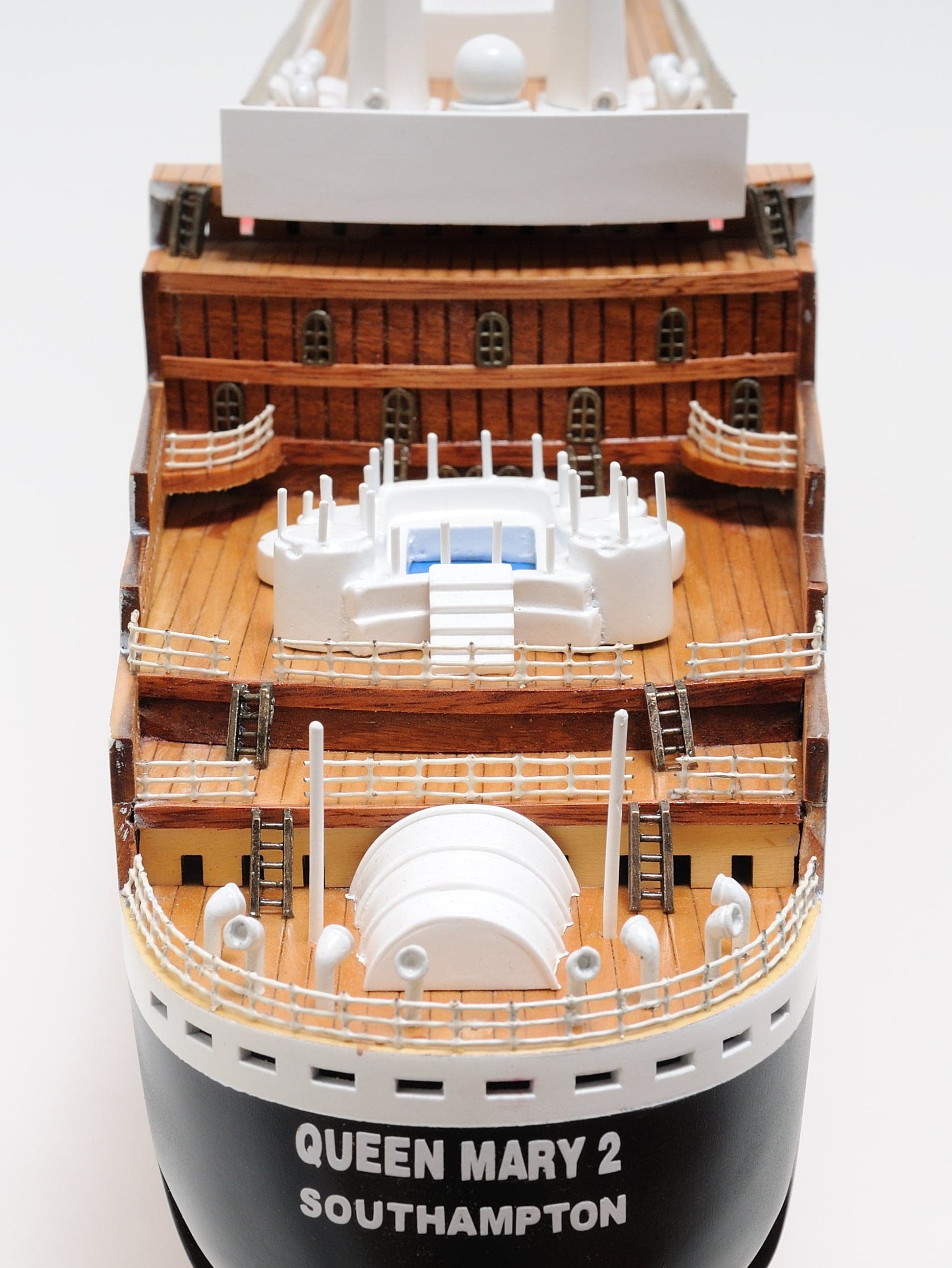 ALDO Hobbies & Creative Arts> Collectibles> Scale Model Queen Mary II Largest and Most Luxurious Passenger Ship Ocean Liner Ever Built Wood Model Assembled