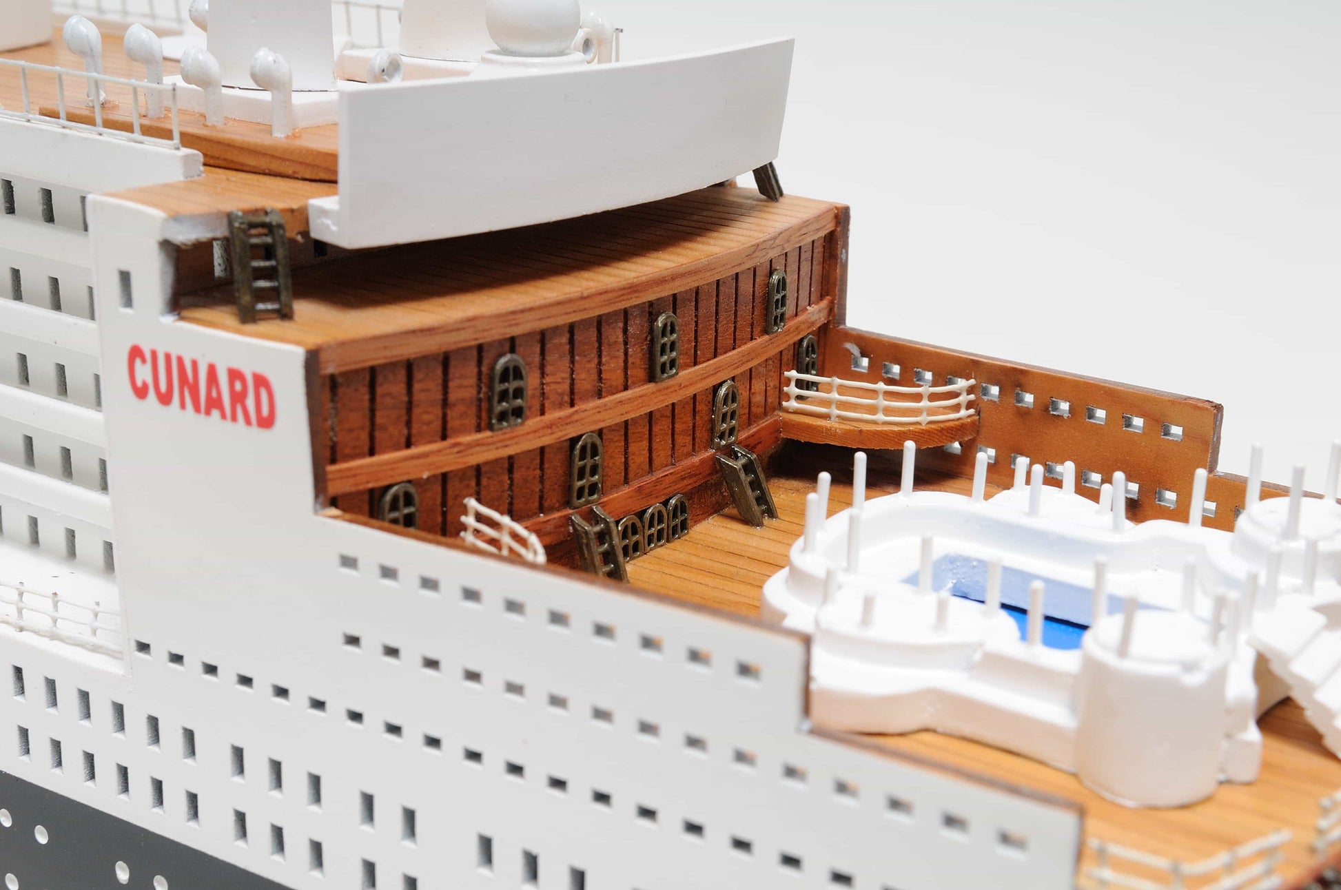 ALDO Hobbies & Creative Arts> Collectibles> Scale Model Queen Mary II Largest and Most Luxurious Passenger Ship Ocean Liner Ever Built Wood Model Assembled