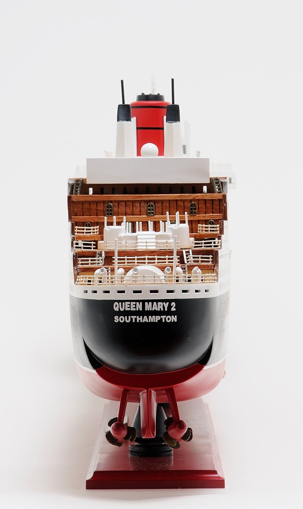 ALDO Hobbies & Creative Arts> Collectibles> Scale Model Queen Mary II Largest and Most Luxurious Passenger Ship Ocean Liner Ever Built Wood Model Assembled