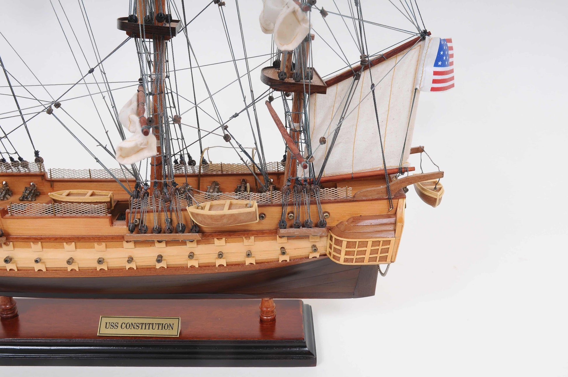 ALDO Hobbies & Creative Arts> Collectibles> Scale Model USS Constitution Old Ironsides Tall Ship Wood Small Model Sailboat Assembled